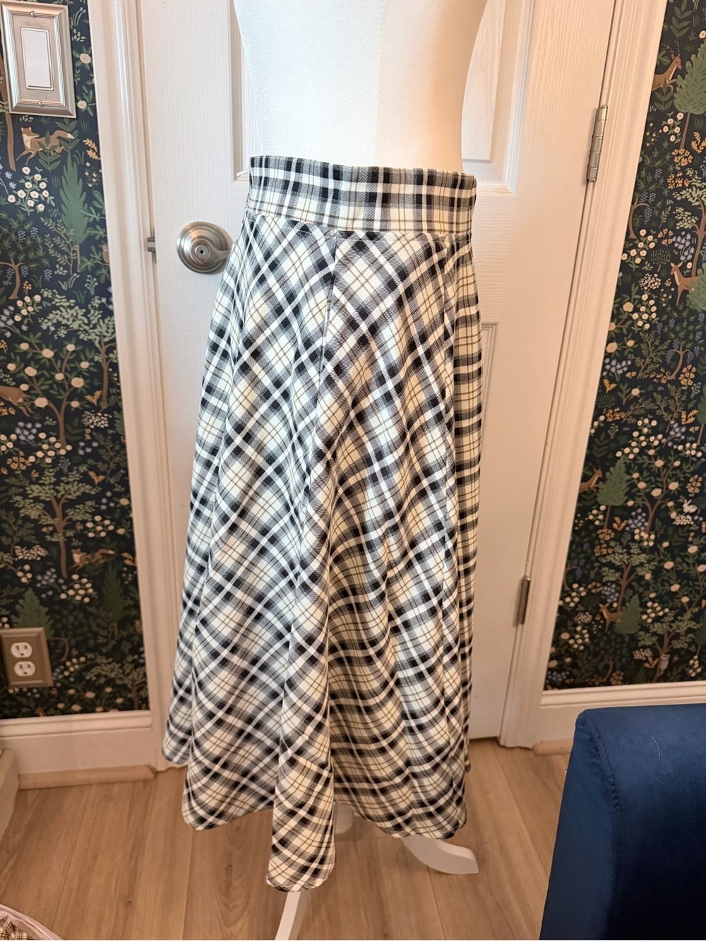 Black & White Plaid Midi Skirt - Picture 3 of 6
